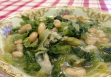 Escarole and Beans, A Skinny Italian Side Dish #Recipe #SundaySupper